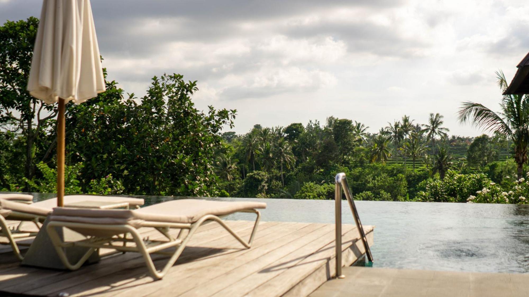 فندق Tejaprana Bisma - Chse Certified أوبود المظهر الخارجي الصورة Infinity pool at a resort in Bali, Indonesia